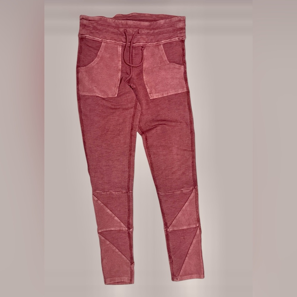 Free People
FP Movement Kyoto Utility-Pocket Leggings
Size Small
Faded Red - Picture 7 of 16